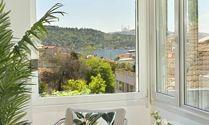 Bebek Apartamento | Lovely Bright Triplex 5BD/3.5bath Gem +Views #178