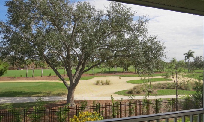 Cypress Lake Condominio | Bienvenido a GIN & TODDIC'S - SUR en Fort Myers, Florida