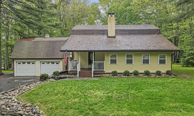 Tafton Casa | Welcome to Penny's Cove! Pet and family friendly home near Lake Wallenpaupack