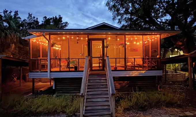 Folly Beach Cabaña | Welcome to Rainbow at Folly House – Your Beachside Retreat Near Charleston!