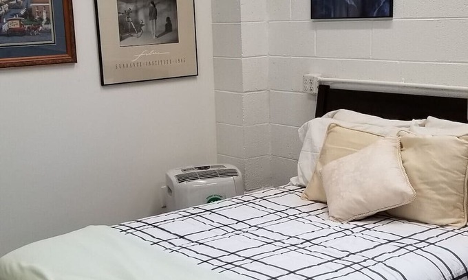 Logan Apartamento | Welcome to RubyZ Studio in Downtown Logan!