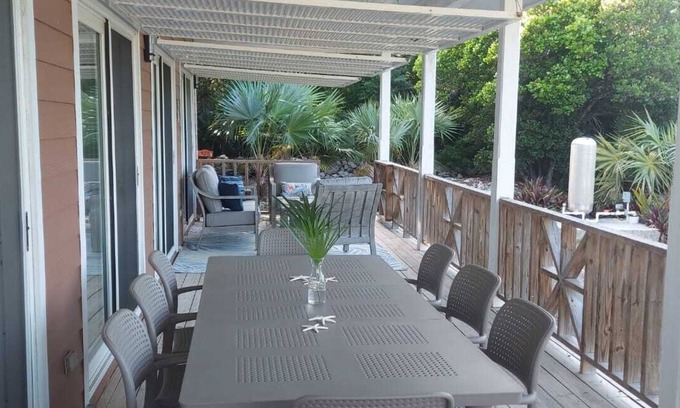 George Town Casa | Welcome to Serenity Hill, a private home on the island of Great Exuma, Bahamas