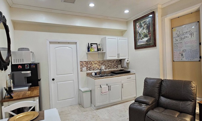 Disston Heights Apartamento | Welcome to Studio 97!Charming studio in delightful St. Petersburg