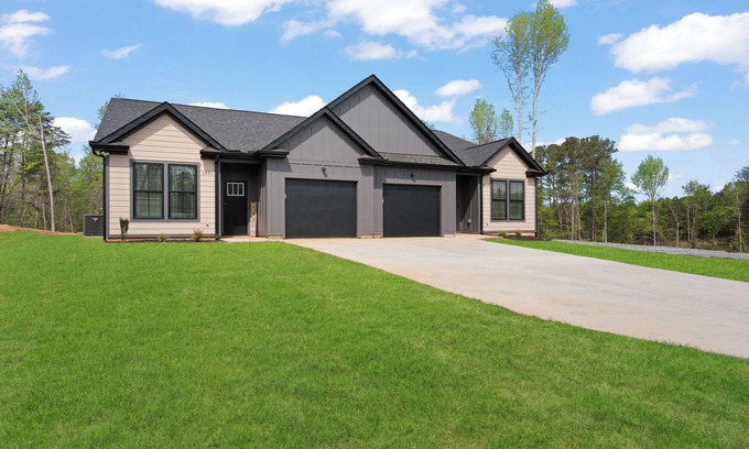 Moore Casa | Welcome to Sunset Haven at Lake Bowen. This is a new 3bed 2bth Pet Friendly home