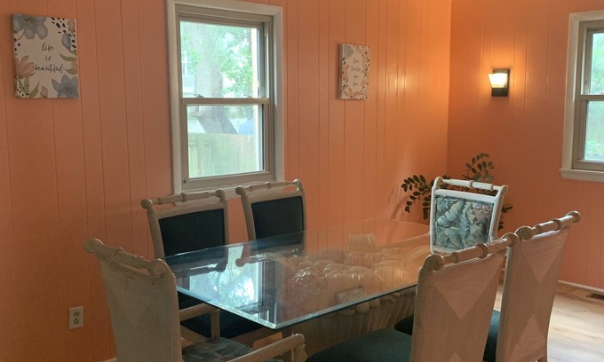 Northeast Virginia Beach Casa | Welcome To The Beach House. 1 Block From The Beach.