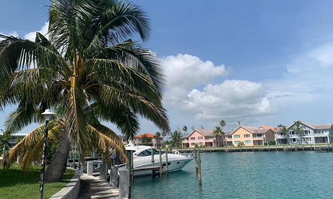 Bahamia West Condominio | Welcome to the Bahamas - Come taste the good life ( Beach, Canal, Pool )