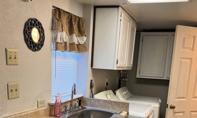 Kingston Cabina | Welcome to the Beach Bum Shack! Centrally located in Enos Oklahoma.