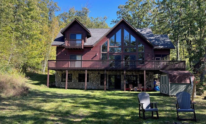 Hayward Cabina | Welcome to The Bear’s Den Lodge-located on Osprey Lake