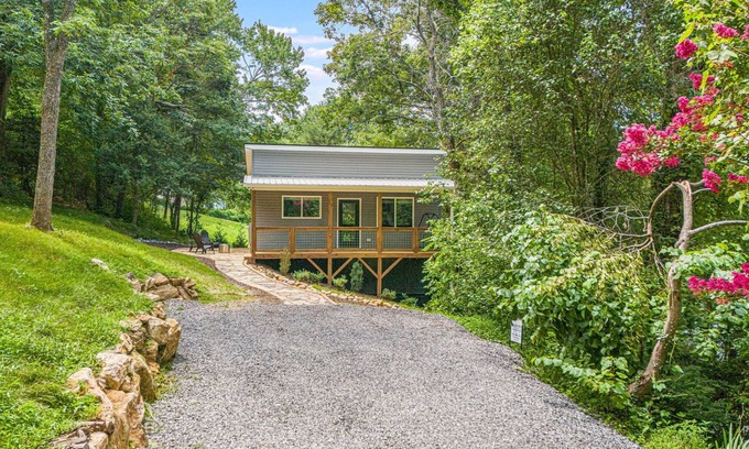 Asheville Cabaña | Welcome to the Blue Ridge Treehouse