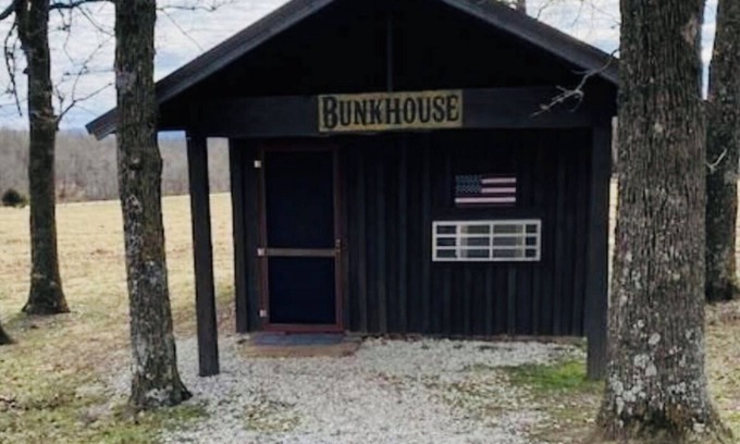 Compton Cabina | Welcome to the Bunkhouse cabin at Elkhorn Cabins