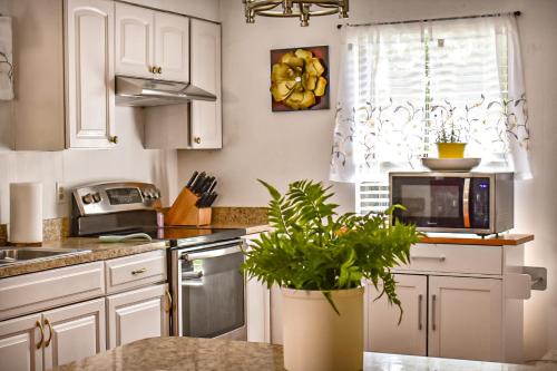 Port Saint Lucie Casa | Welcome to the Cottage: A Home Away from Home