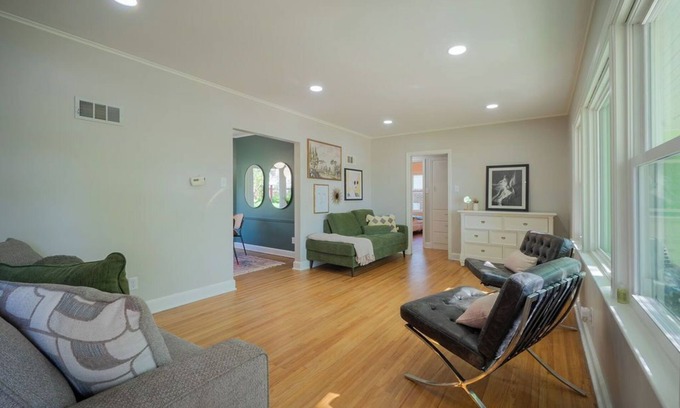 Woodbury County Casa | Welcome to the Enchanted Porch! Adorable 2 bed, 1.5 bath in Sioux City
