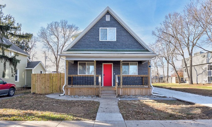 Lincoln Casa | Welcome to...the good life, 4 bed 2 bath house located in the heart of Lincoln