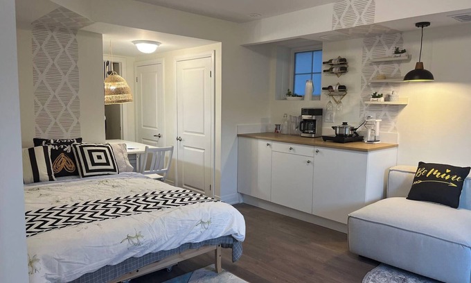 Vaughan Casa | Welcome to the heart of Vaughan City, where you can enjoy Wonderland and more.