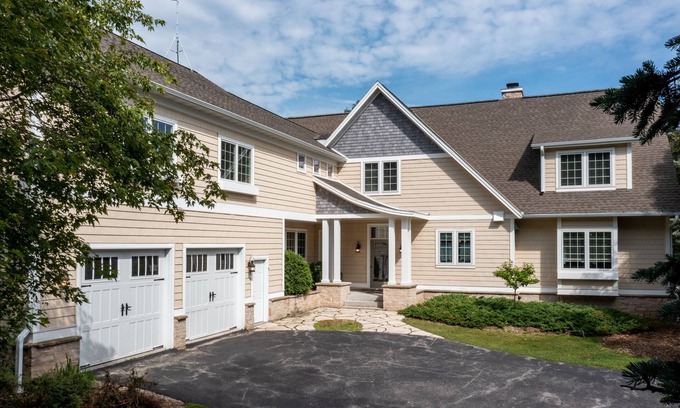 Sturgeon Bay Casa | Welcome to ‘The Lake House on the South Shore’.