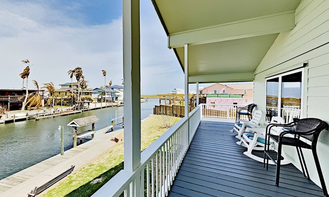 City-by-the Sea Casa | Welcome to The Lazy Bay | Canal Front Home with Boat Dock