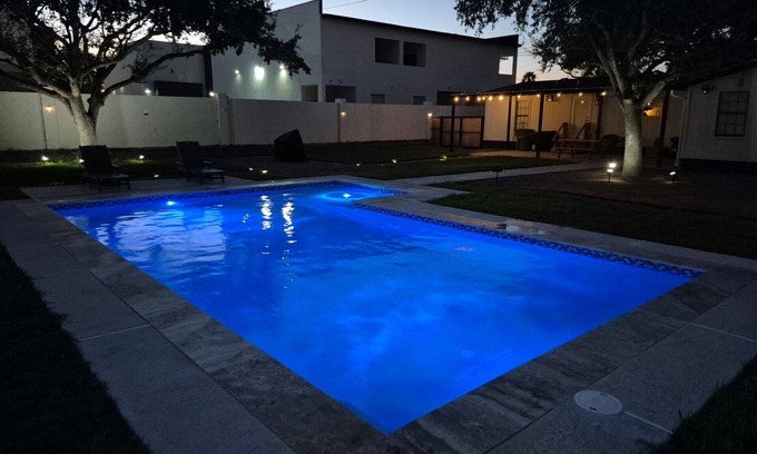Edinburg Casa | Welcome to The Oak House!