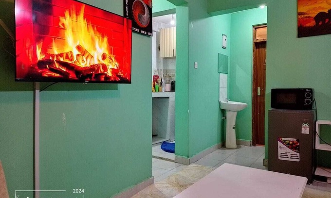 Eastleigh Apartamento | Welcome to The Obama Mansion, affordable, cozy and quiet.