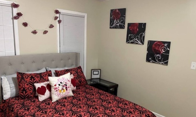 York Apartamento | Welcome to the only Adult Playhouse catering to all lifestyles.