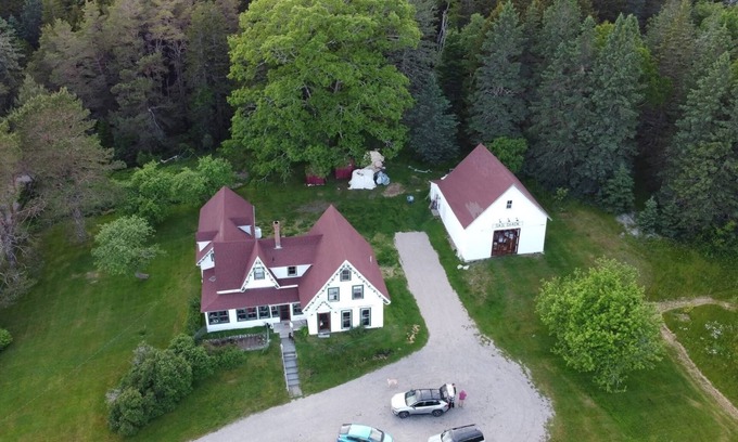 Seal Cove Otro | Welcome to The Rumill house with spectacular views, WiFi and the ocean near by.