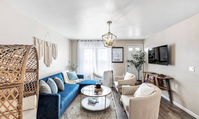 Algoma Apartamento | Welcome to The Steele Magnolia!! Completely renovated 2 bed/1ba plus bonus pull out futon couch