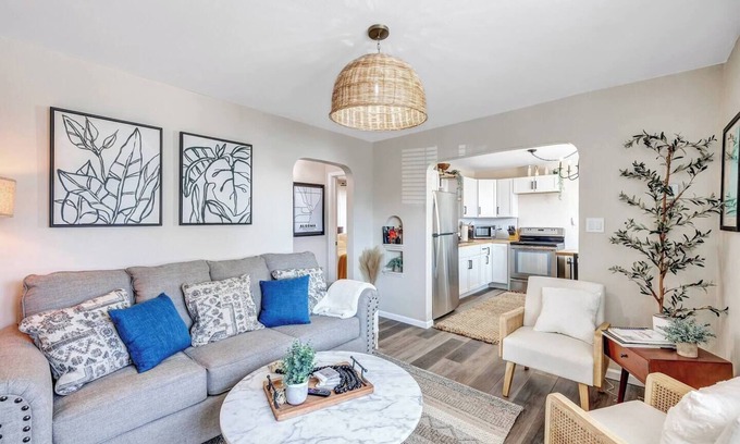 Algoma Apartamento | Welcome to The Steele Magnolia!! Completely renovated 2 bed/1ba plus bonus pull out couch