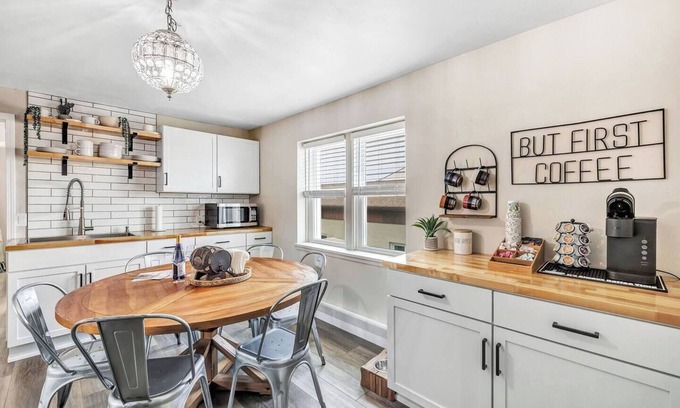 Algoma Apartamento | Welcome to The Steele Magnolia!! Completely renovated 2 bed/1ba plus bonus pull out futon couch