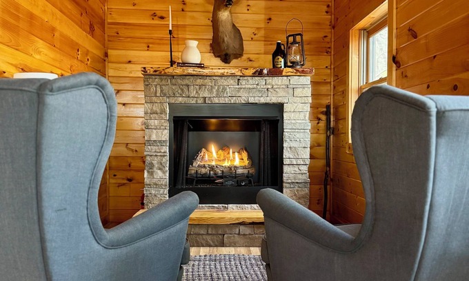 Morganton Cabina | Welcome to The Tree House – A Cozy Cabin Getaway in the North Georgia Mountains