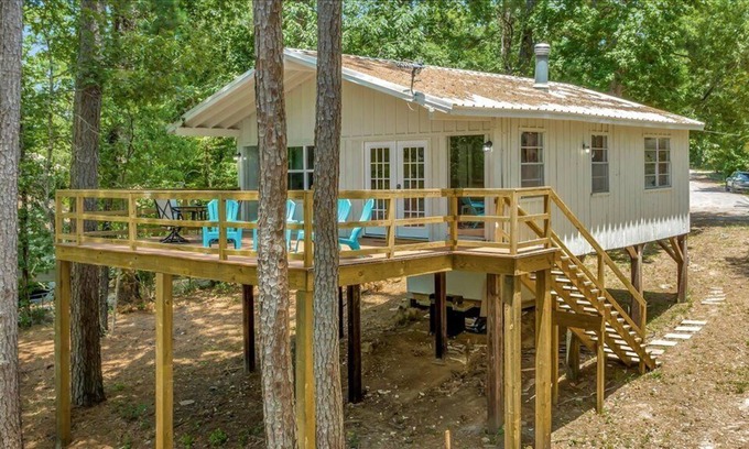 Livingston Casa | Welcome to the "WAKE ZONE"!!! Your cozy waterfront home on Lake Livingston!