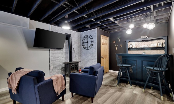Greentown Casa | Welcome to the Whitetail Lodge!