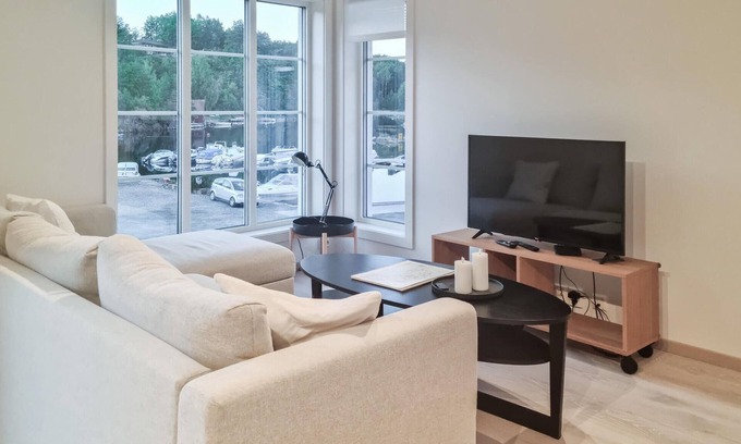 Tvedestrand Casa | Welcome to this vacation home in Hantho marina.
