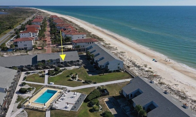 East End Casa | Welcome to Sea Glass 💎💎💎1 Bed, 1 Bath, Sleeps 4. Close to beach, pool access.