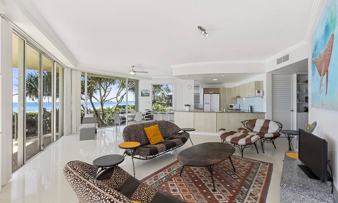 Currumbin Apartamento | Bienvenido a Waves 101 Absolute Beachfront Beach Apartment.