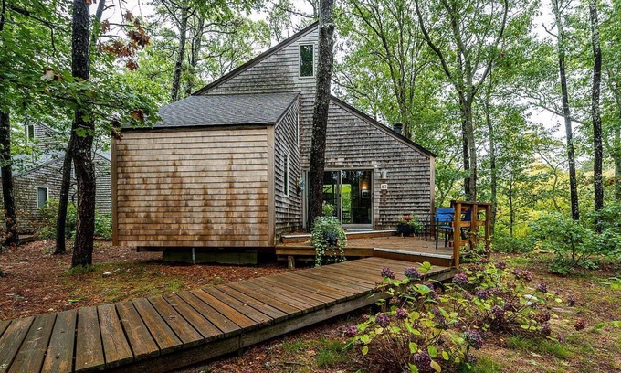 Wellfleet Cabaña | Welcome to Wellfleet! Classically Modern, Woodsy and Serene.