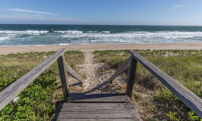 Surfside Cabaña | Welcome to your dream beach getaway on the beautiful island of Nantucket!