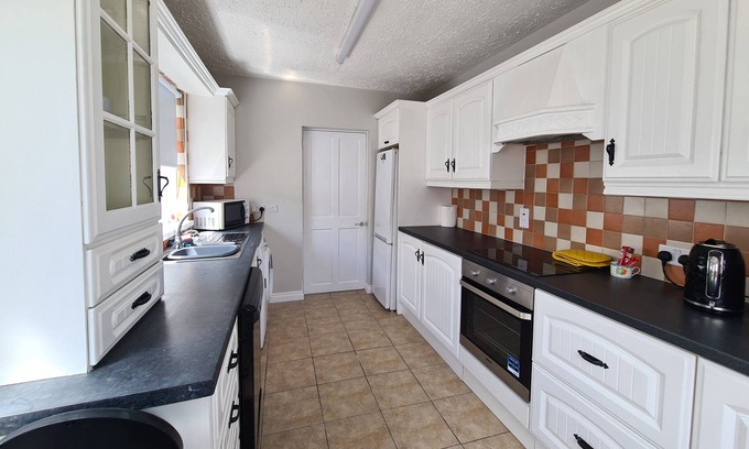 Lurgan Casa | Welcome to your fabulous home away from home ideal for contractors and visitors