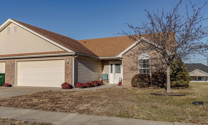 Elizabethtown Casa | Welcome to your home away from home! This centrally located 3-bedroom, 2-bath