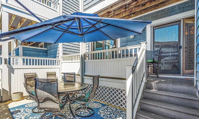 Heron Harbour Isle Condominio | Welcome to your SPLASH PAD! Pools, walk to the beach and private courtyard