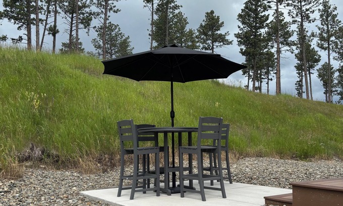Rockerville Condominio | Rockerville Gold Town Lodging #8- This one-bedroom condo is your perfect home base for adventure and relaxation. Just minutes from Mount Rushmore, Crazy Horse Memorial, Custer State Park, Sturgis, and the Badlands.