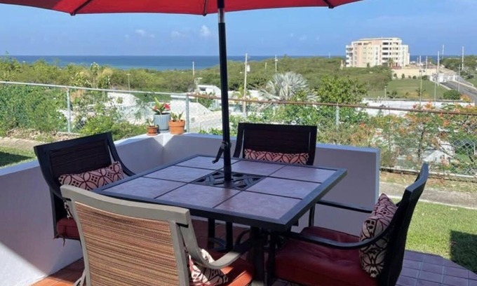 El Combate Casa | Bienvenido a tu paraíso tropical con impresionante vista al mar