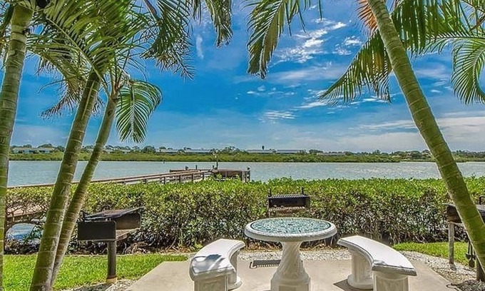 Indian Shores Condominio | Welcome Y'all Vacation Rentals