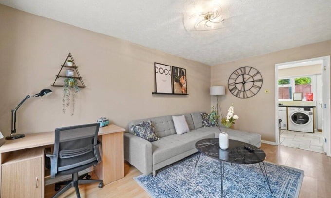 Wootton Apartamento | Welcoming 3 Bed house Sleeps 6, with Parking