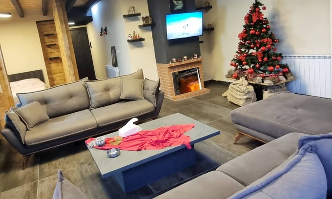 Kfardebian Chalet De Esquí | Welcoming 1-bedroom chalet in Faraiya with stunning mountain viewswith Cheminée