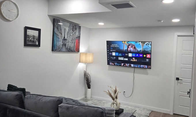 Northwest Edmonton Apartamento | Welcoming 2-bedroom basement apartment with in West Edmonton