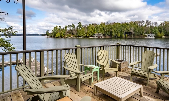 Muskoka Lakes Cabaña | Welcoming, 4+ bed 3 bath cottage on South Lake Rosseau! Boathouse! Sunsets!