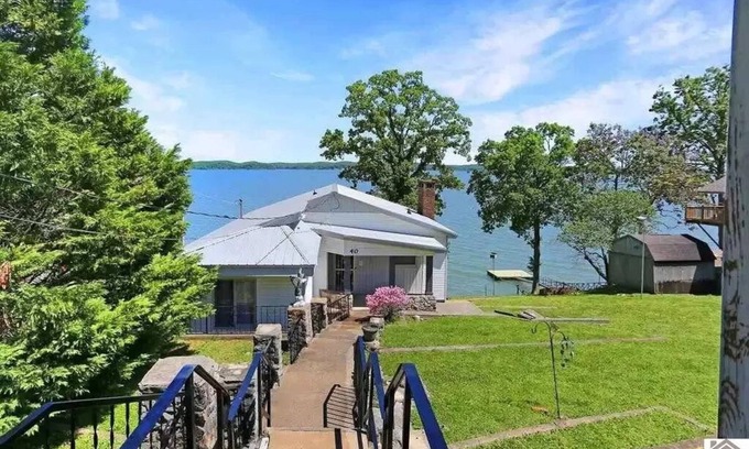 New Concord Casa | Welcoming and Cozy 2 bedroom KY lake cottage * Beautiful Views!