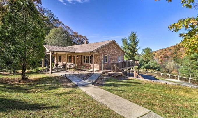 Boone Casa | Welcoming Boone Getaway Near Hiking and Skiing!