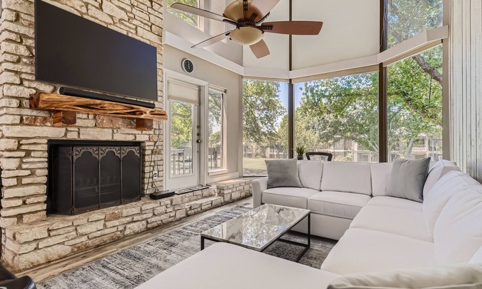 Lakeway Casa | Beautiful House in the World of Tennis Community