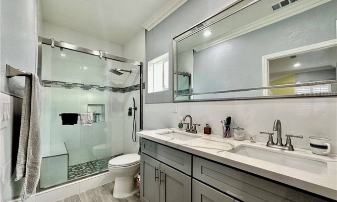Westminster Casa | Welcoming house in city Westminster close to local malls and amusement parks