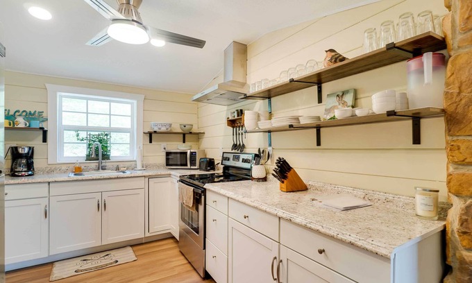 Flat Hollow Marina Casa | Welcoming Speedwell Retreat w/ Lake Views!
